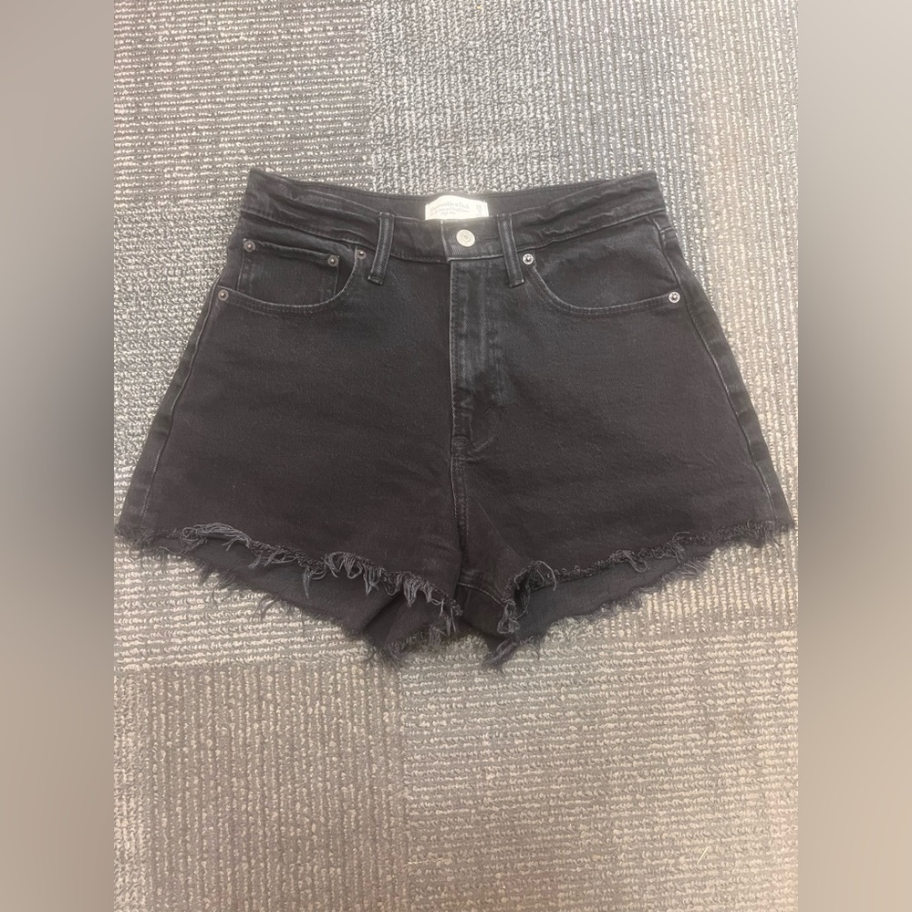 Abercrombie & Fitch - The 90s Relaxed Cutoff Short - size 28